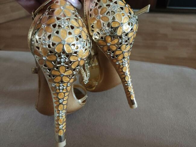 Nowe - przecudne sandałki biżuteryjne