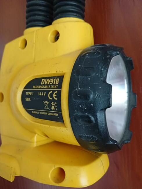 Latarka deWalt DW919