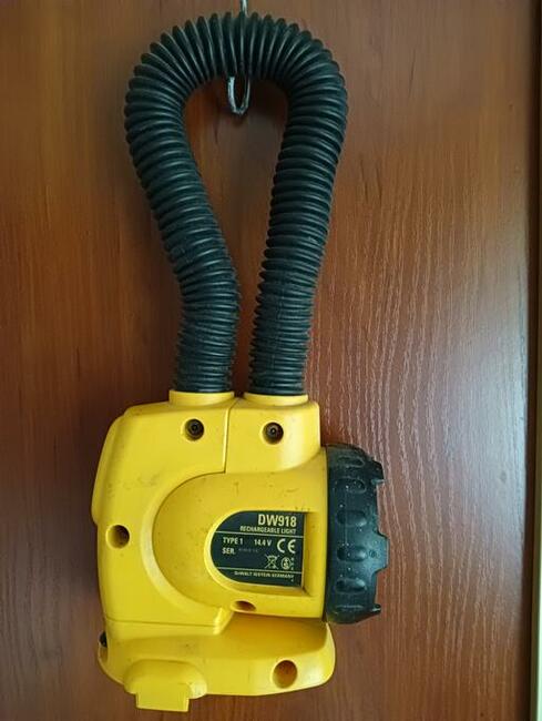Latarka deWalt DW919