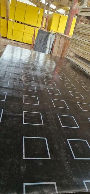 Szalunki Stemple Podpory Sztyce Dźwigar DOKA Belki Stojaki