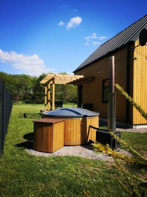 Domek z jacuzzi nad jeziorem.Mazury, balia, kominek