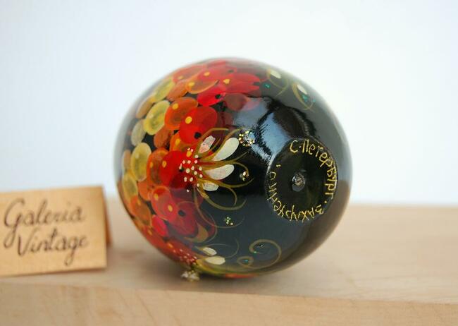 Drewniana pisanka rosyjska Rosja kwiaty jarzębina rękodzieło