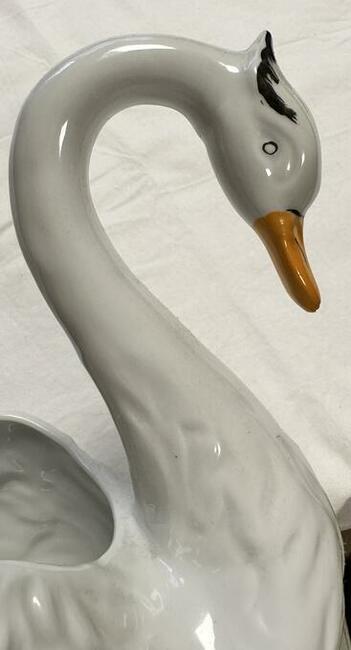 Porcelanowy łabędz