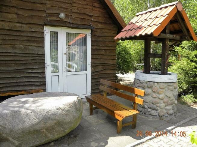 Domki bezpośrednio nad jeziorem powidzkim w Ostrowie