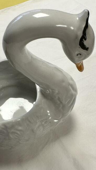 Porcelanowy łabędz