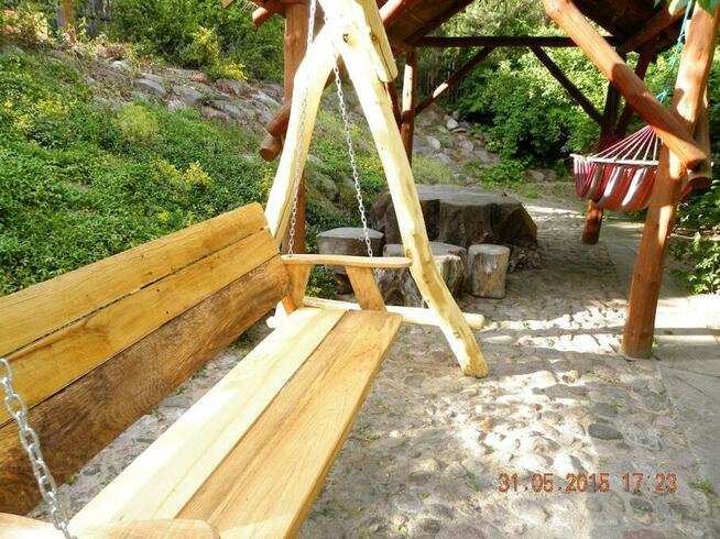 Domki bezpośrednio nad jeziorem powidzkim w Ostrowie