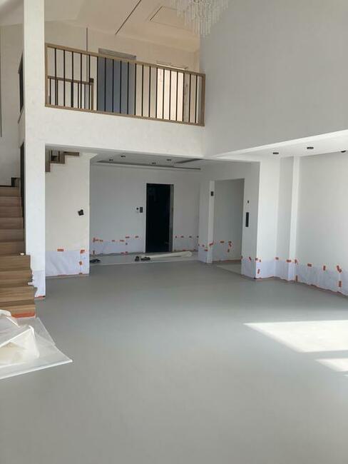 Posadzki żywiczne kwarcowe, dekoracyjne, jednokolorowe