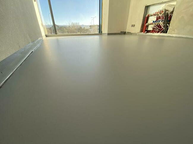 Posadzki żywiczne kwarcowe, dekoracyjne, jednokolorowe