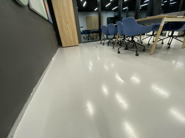 Posadzki żywiczne kwarcowe, dekoracyjne, jednokolorowe