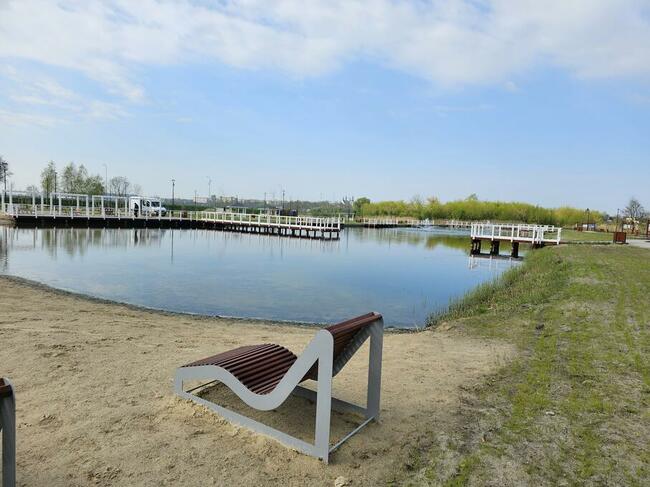 Budowa pomostów wbijanie pali pomosty drewniane stacjonarne