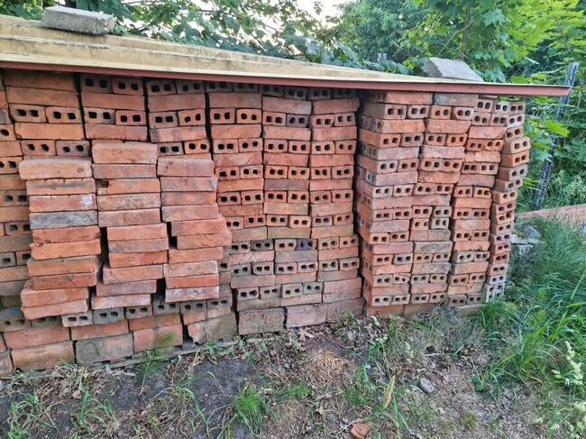 Sprzedam cegłę (kratówkę)