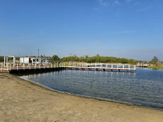 Budowa pomostów wbijanie pali pomosty drewniane stacjonarne