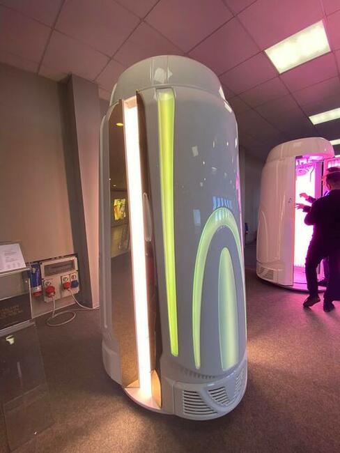 NOWA KABINA SOLARIUM STOJĄCE SPORTARREDO „VEGA E.C.O.”