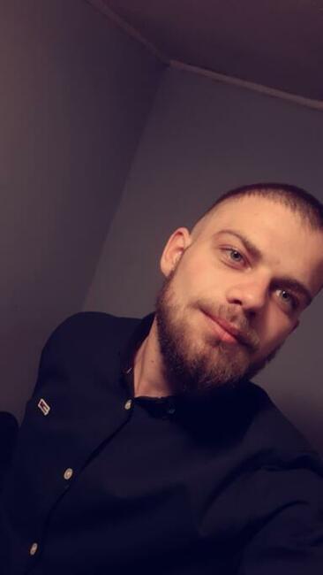 Jeśli szukasz przystojnego młodego faceta to dobrze trafiłaś