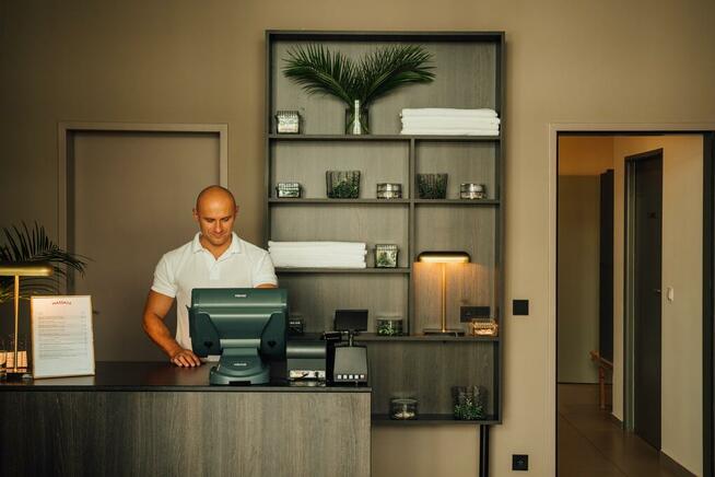 Recepcjonistka w hotelowym SPA - Miedzyzdroje