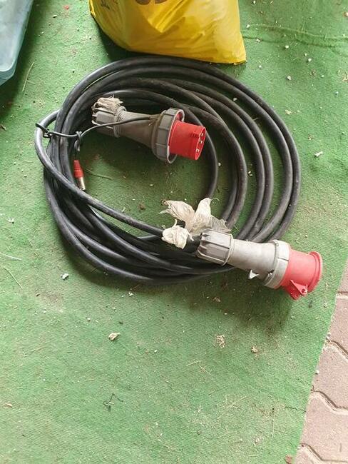 Przewody po 100 złotych