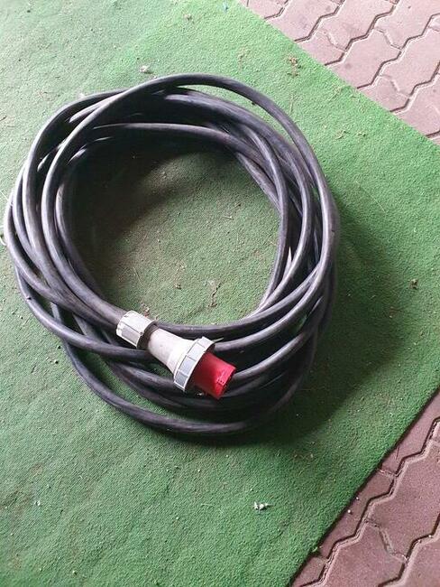 Przewody po 100 złotych