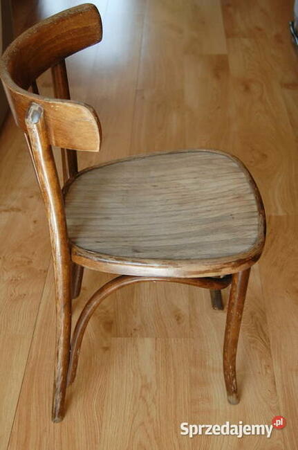 Stare drewniane krzesło z giętego drewna. PRL. Radomsko.