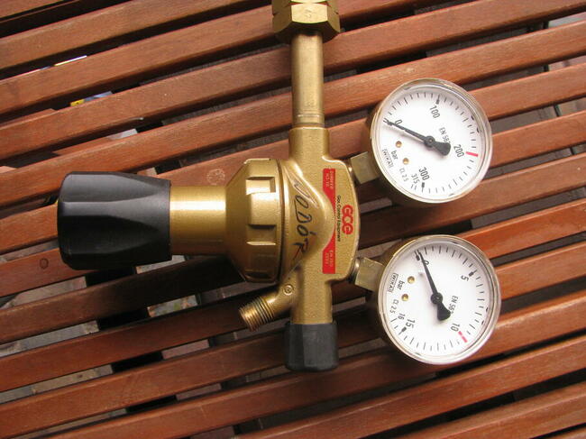 Reduktor ciśnienia butli BaseControl argon / CO₂ 200 bar z z