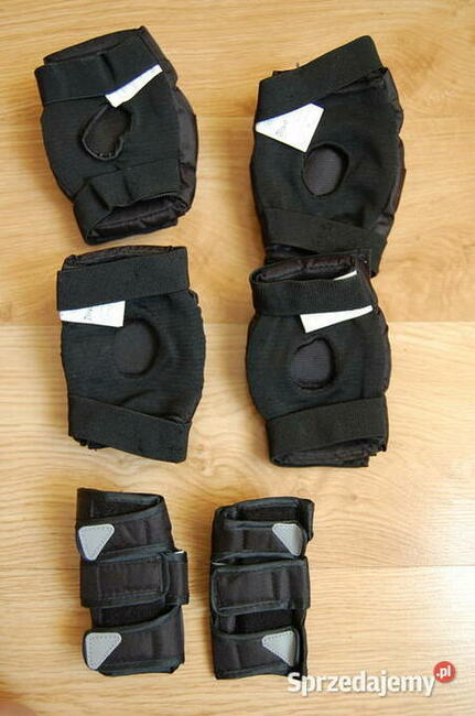 Nowe czarne z odblaskami ochraniacze dla dziecka na rolki.