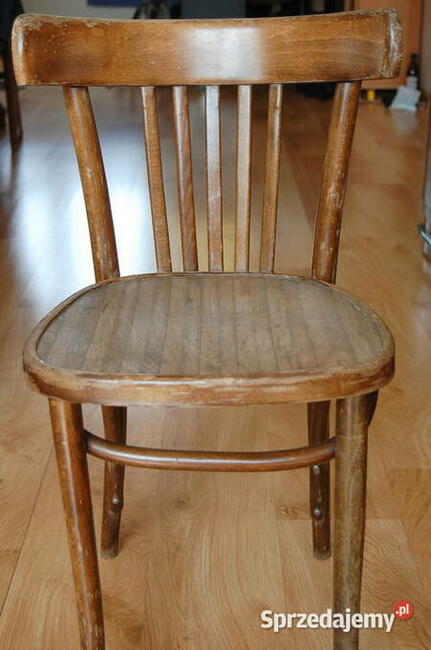 Stare drewniane krzesło z giętego drewna. PRL. Radomsko.
