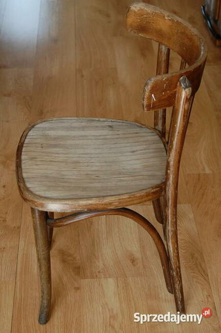 Stare drewniane krzesło z giętego drewna. PRL. Radomsko.