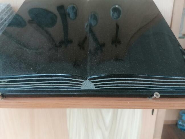 Książka nagrobna czarna granitowa