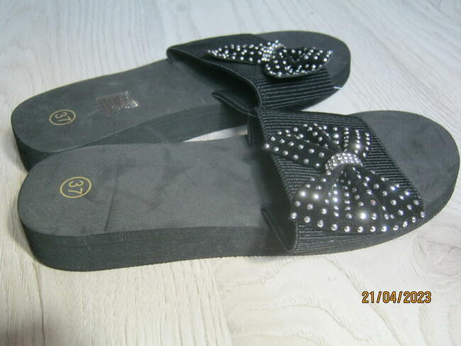 Klapki damskie z blyszczaca kokarda