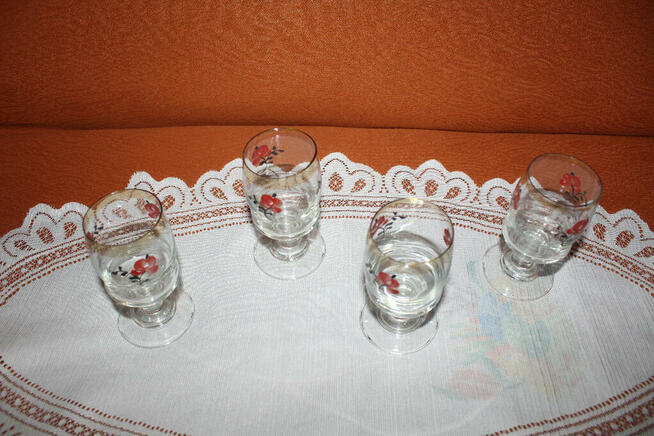Kieliszki 4 sztuki PRL motyw kwiaty