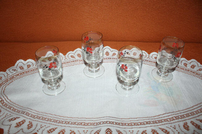 Kieliszki 4 sztuki PRL motyw kwiaty