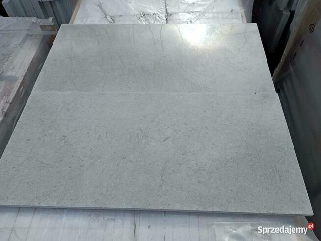 Płytki marmurowe PERLA GREY pasy 1cm poler