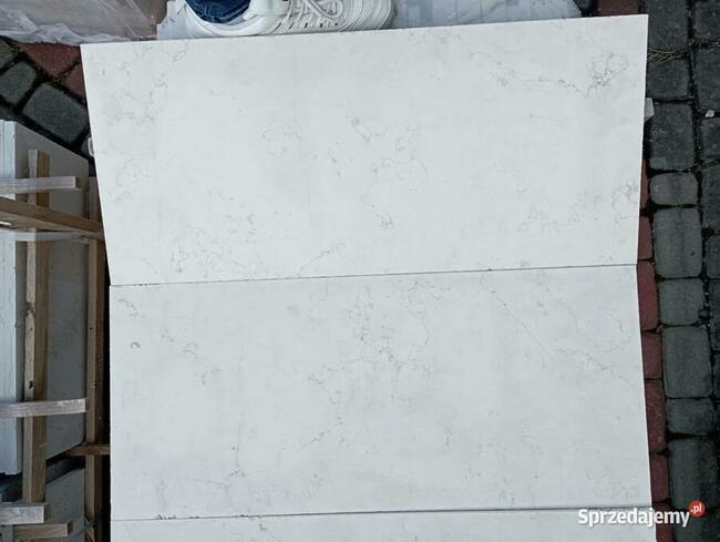 Płytki marmurowe BIANCONE pasy 2 cm szczotka