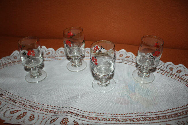 Kieliszki 4 sztuki PRL motyw kwiaty