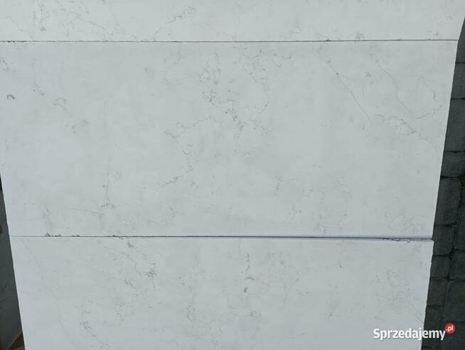 Płytki marmurowe BIANCONE pasy 2 cm szczotka szerokość 40 cm