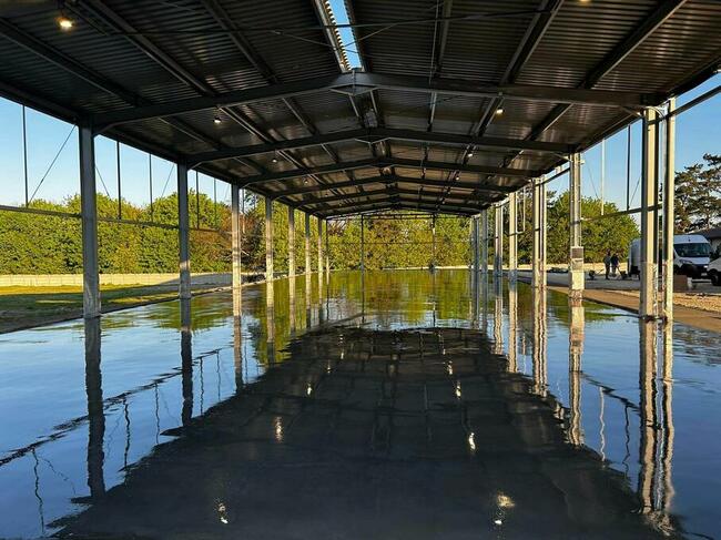 Posypki utwardzające do betonu, impregnaty, siatki itd.