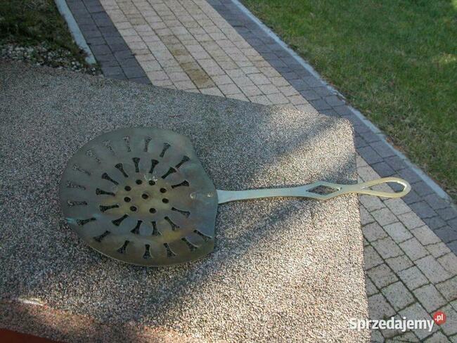 mosiężna łyżka z otworami spora