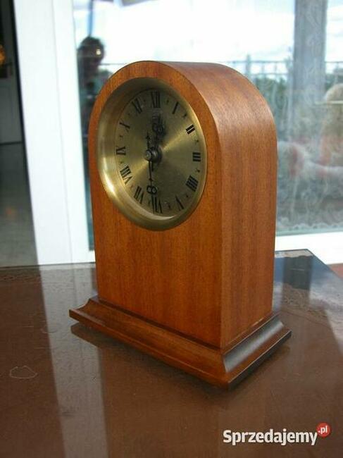 stary zegar halle mechaniczny