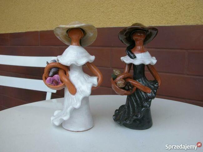 dwie figurki ceramiczne