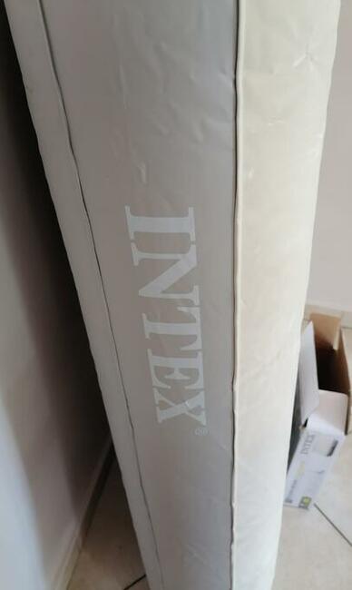 Beżowy materac dmuchany jednoosobowy INTEX 64101