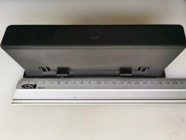 kieszeń wypełniająca wnękę na radio DIN2 z radiem DIN1