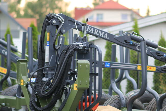 PRZYCZEPA LEŚŃA SAMOZAŁADOWCZA FARMA 6t DŹWIG ŻURAW HDS 3.8m