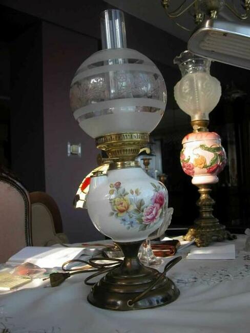 stara lampa- lampka jak naftowa w kwiaty