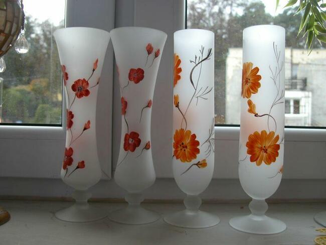 szklane i ręczie malowane flakony