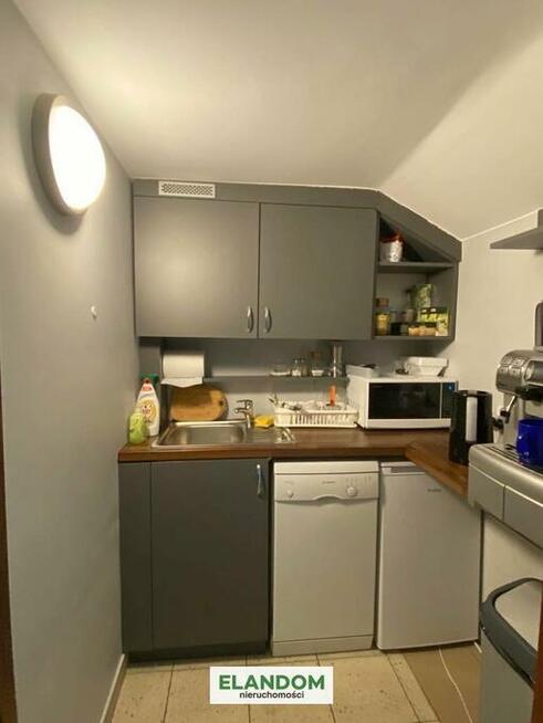 Małe biuro w centrum Józefowa z duzym parkingiem