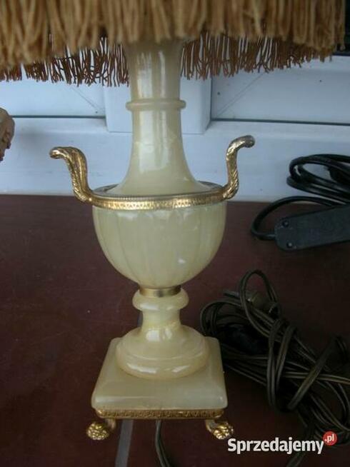 lampka lampa z kamienia na lwich łapkach