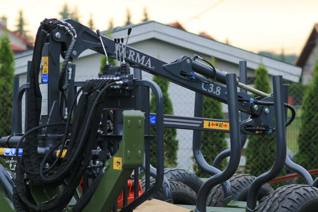 PRZYCZEPA LEŚŃA SAMOZAŁADOWCZA FARMA 6t DŹWIG ŻURAW HDS 3.8m