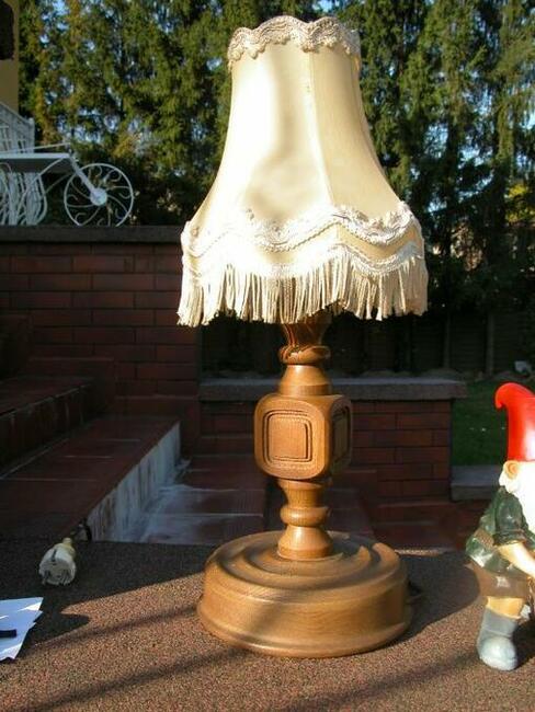 drewniana lampa -lampka ze zmywalnym abażurem