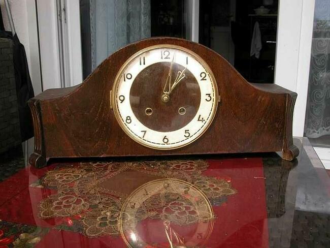 stary zegar kominkowy