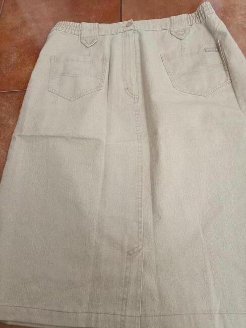 Spódnica z kieszeniami