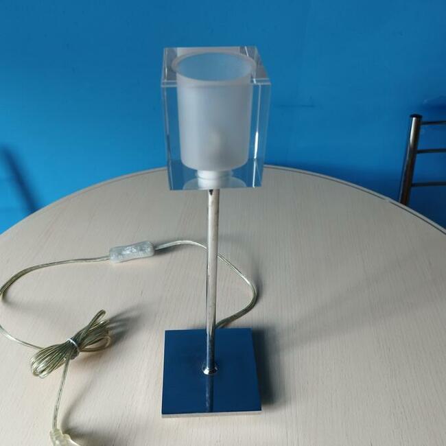 Lampka nocna lub biurowa.